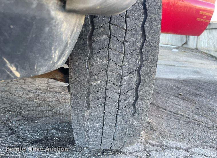 image for item MB9029 2006 Ford F450 Super Duty XL  flatbed truck