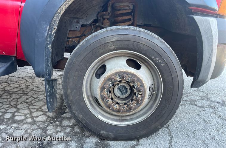 image for item MB9029 2006 Ford F450 Super Duty XL  flatbed truck