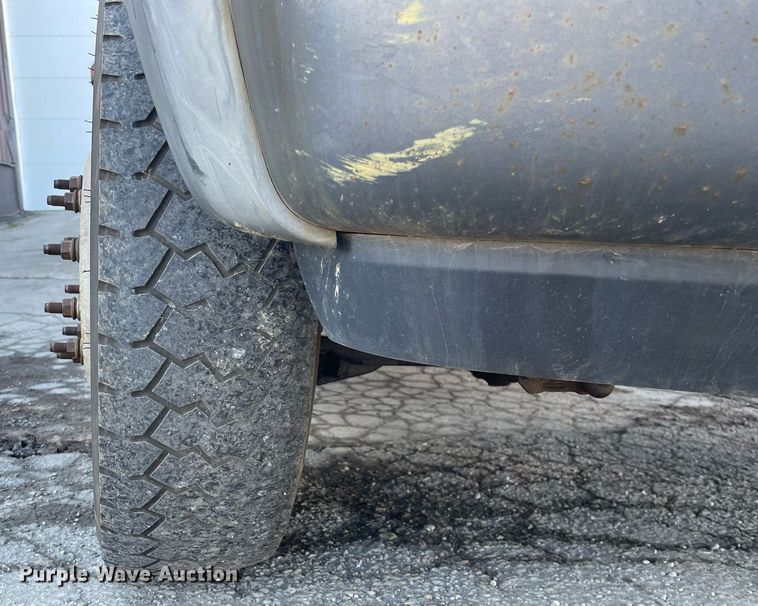 image for item MB9029 2006 Ford F450 Super Duty XL  flatbed truck