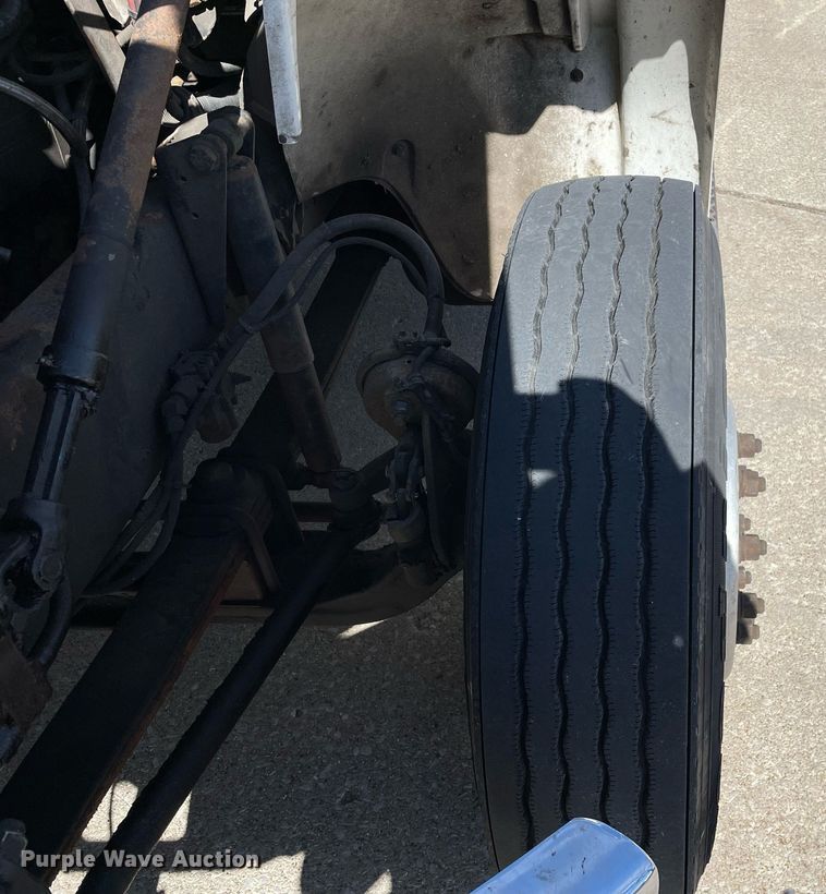 image for item MB9030 1997 Freightliner FL106  box truck