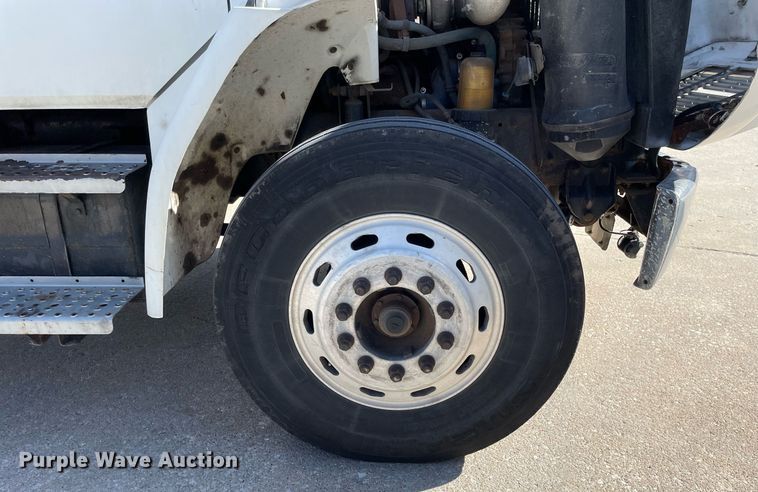 image for item MB9030 1997 Freightliner FL106  box truck