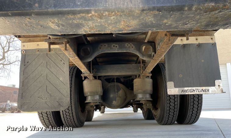 image for item MB9030 1997 Freightliner FL106  box truck