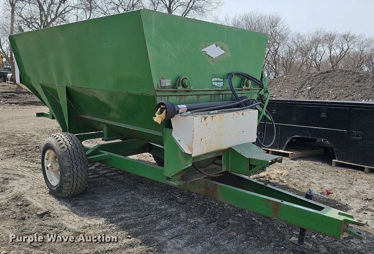 image for item MC9701 Henke BH10  feed grinder/mixer