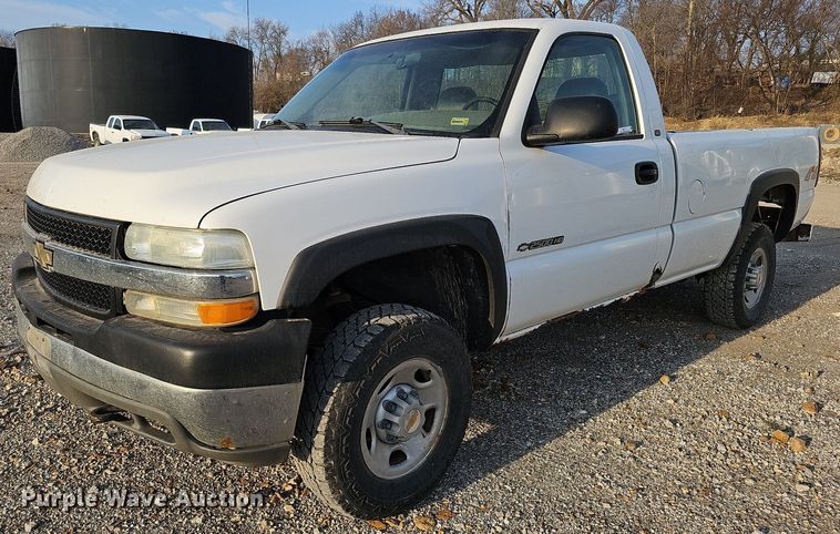 image for item MC9714 2002 Chevrolet Silverado 2500HD  pickup truck