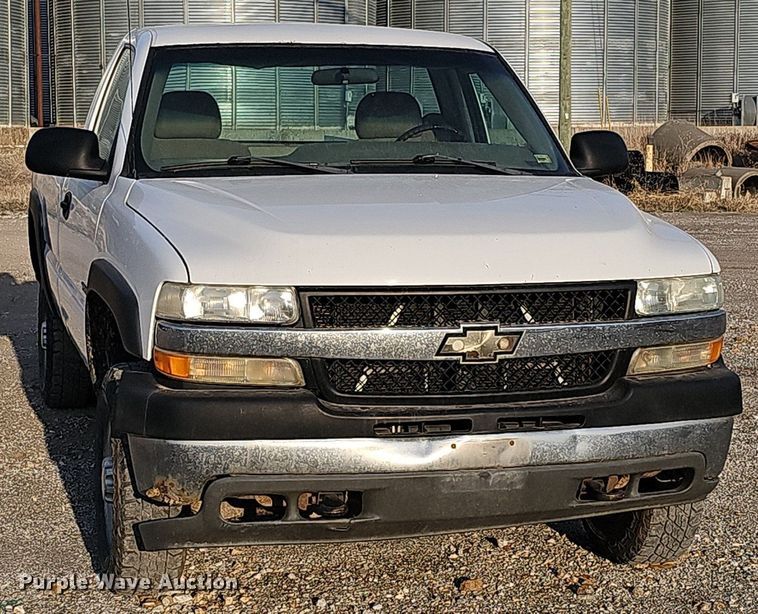 image for item MC9714 2002 Chevrolet Silverado 2500HD  pickup truck