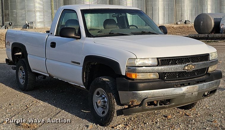 image for item MC9714 2002 Chevrolet Silverado 2500HD  pickup truck