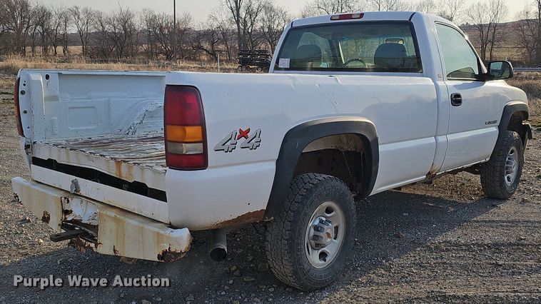 image for item MC9714 2002 Chevrolet Silverado 2500HD  pickup truck