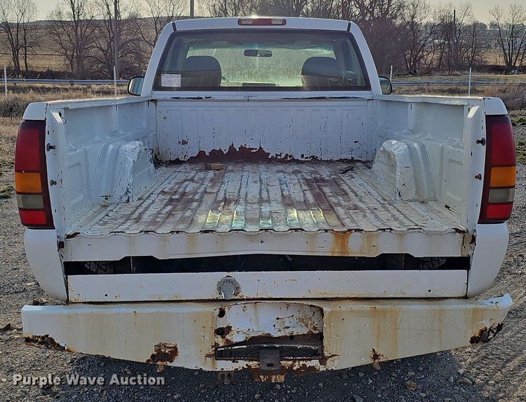 image for item MC9714 2002 Chevrolet Silverado 2500HD  pickup truck