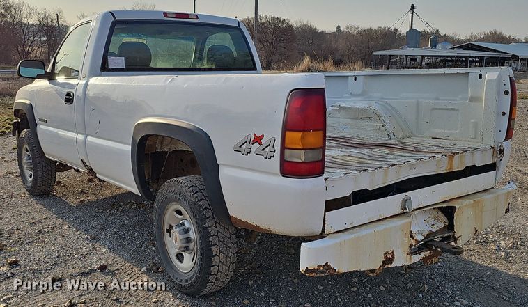 image for item MC9714 2002 Chevrolet Silverado 2500HD  pickup truck