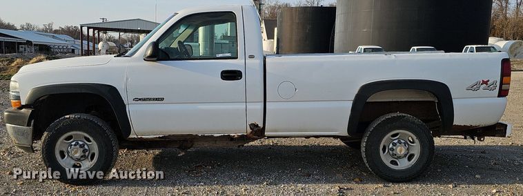 image for item MC9714 2002 Chevrolet Silverado 2500HD  pickup truck