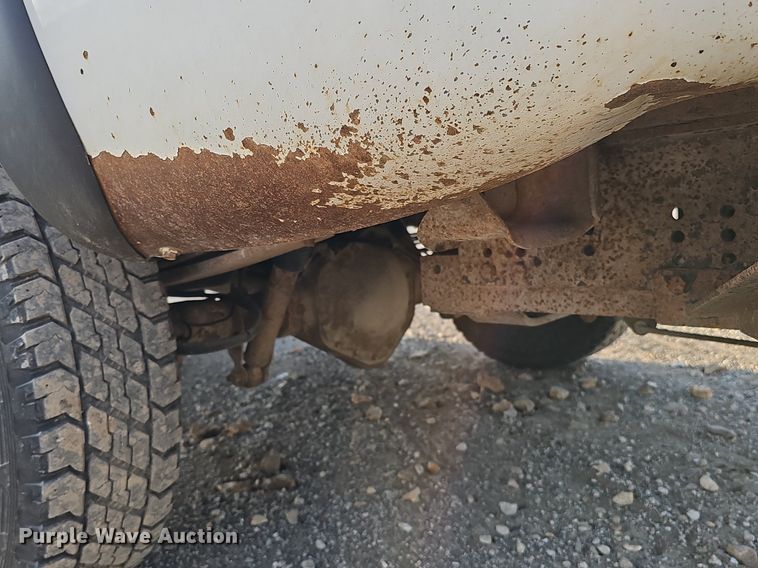 image for item MC9714 2002 Chevrolet Silverado 2500HD  pickup truck