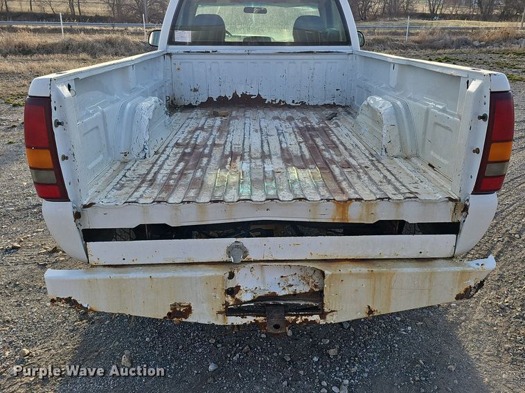 image for item MC9714 2002 Chevrolet Silverado 2500HD  pickup truck