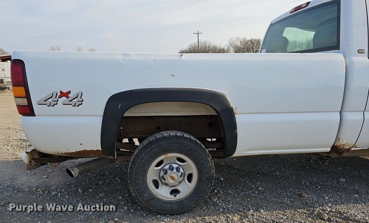 image for item MC9714 2002 Chevrolet Silverado 2500HD  pickup truck