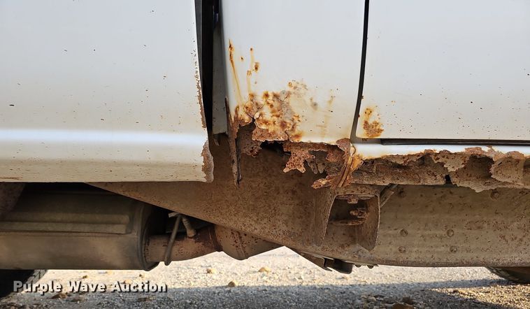 image for item MC9714 2002 Chevrolet Silverado 2500HD  pickup truck