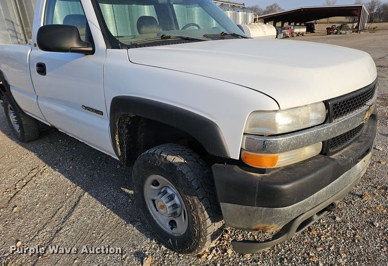 image for item MC9714 2002 Chevrolet Silverado 2500HD  pickup truck