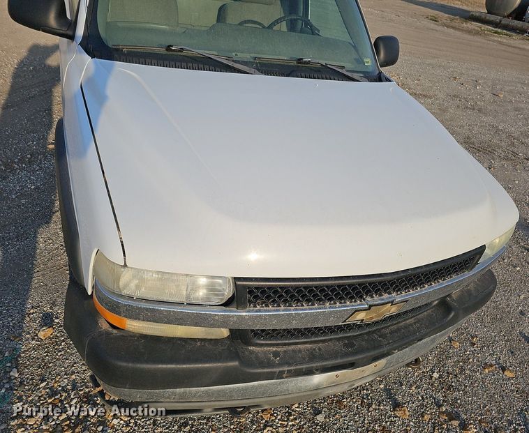 image for item MC9714 2002 Chevrolet Silverado 2500HD  pickup truck