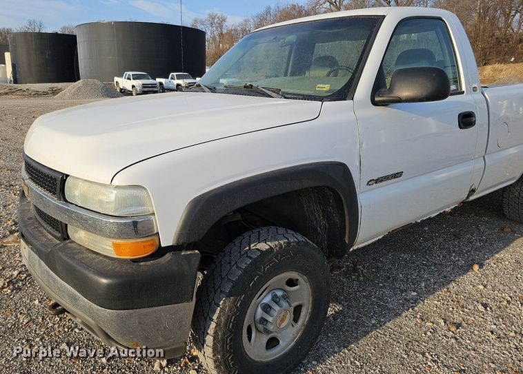 image for item MC9714 2002 Chevrolet Silverado 2500HD  pickup truck