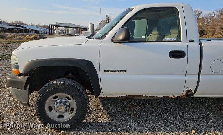 image for item MC9714 2002 Chevrolet Silverado 2500HD  pickup truck