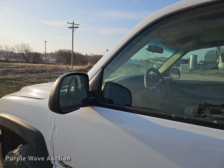 image for item MC9714 2002 Chevrolet Silverado 2500HD  pickup truck