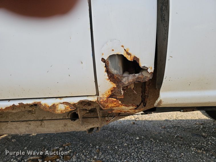 image for item MC9714 2002 Chevrolet Silverado 2500HD  pickup truck