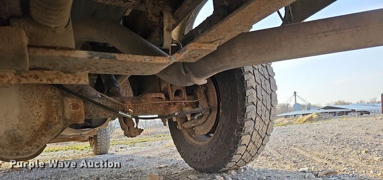 image for item MC9714 2002 Chevrolet Silverado 2500HD  pickup truck