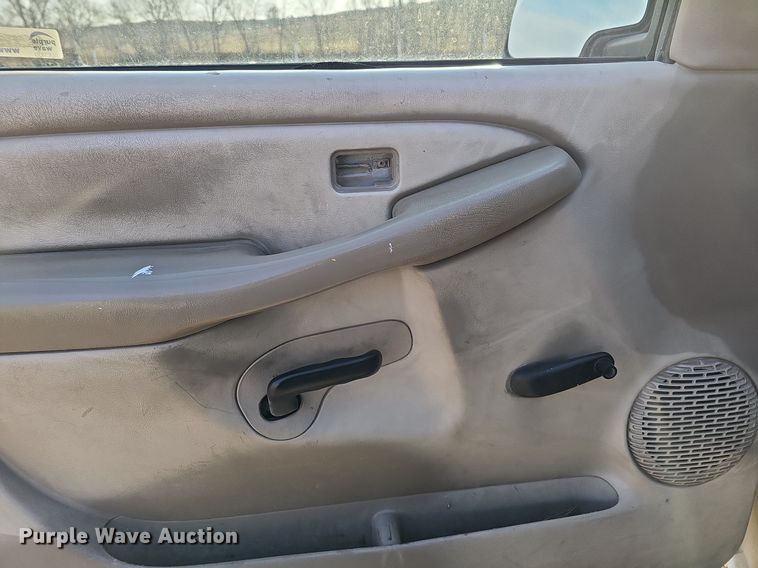 image for item MC9714 2002 Chevrolet Silverado 2500HD  pickup truck