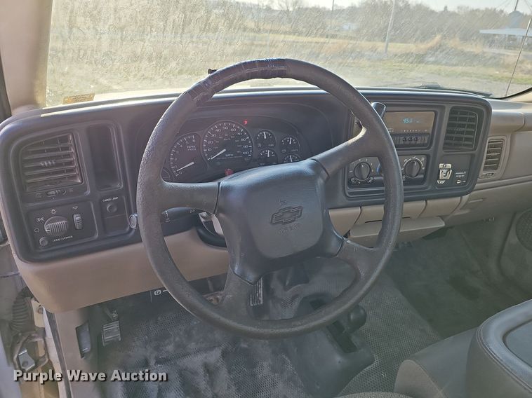 image for item MC9714 2002 Chevrolet Silverado 2500HD  pickup truck