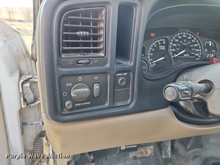 image for item MC9714 2002 Chevrolet Silverado 2500HD  pickup truck