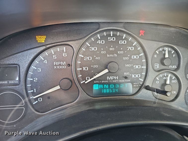 image for item MC9714 2002 Chevrolet Silverado 2500HD  pickup truck