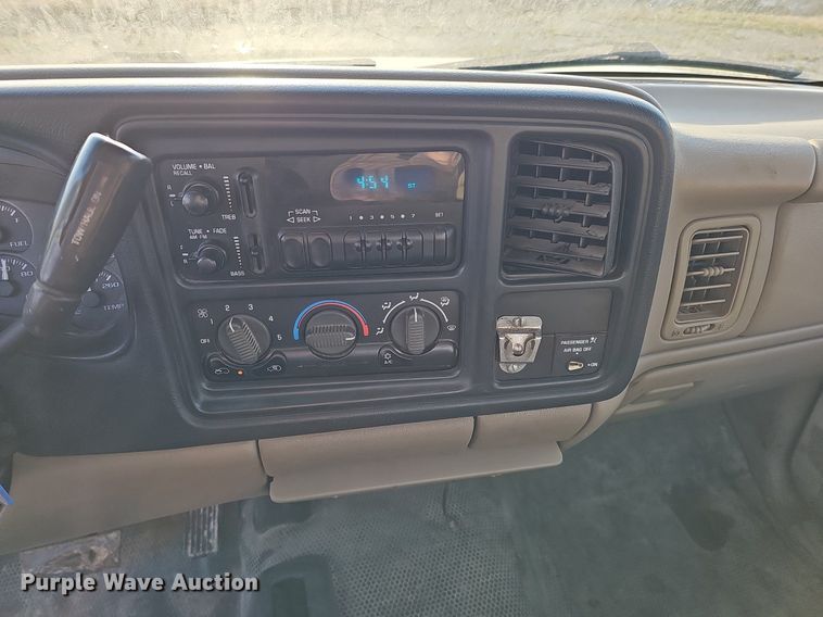 image for item MC9714 2002 Chevrolet Silverado 2500HD  pickup truck