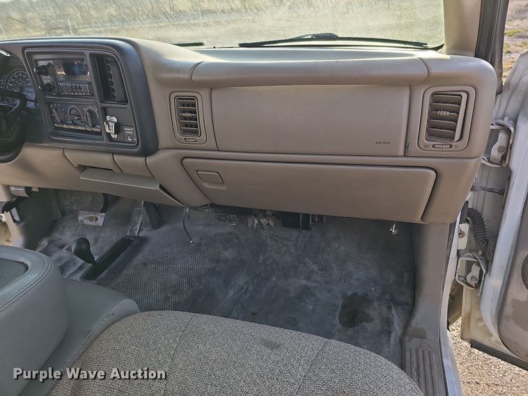 image for item MC9714 2002 Chevrolet Silverado 2500HD  pickup truck