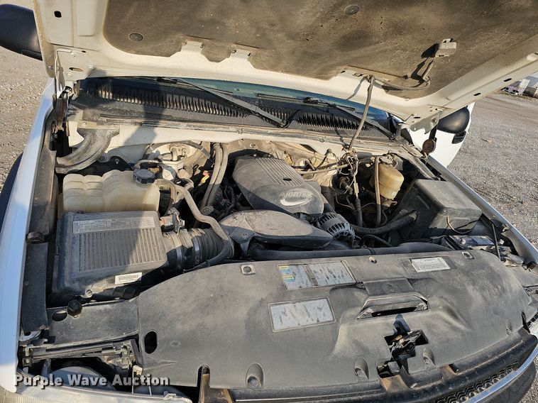 image for item MC9714 2002 Chevrolet Silverado 2500HD  pickup truck