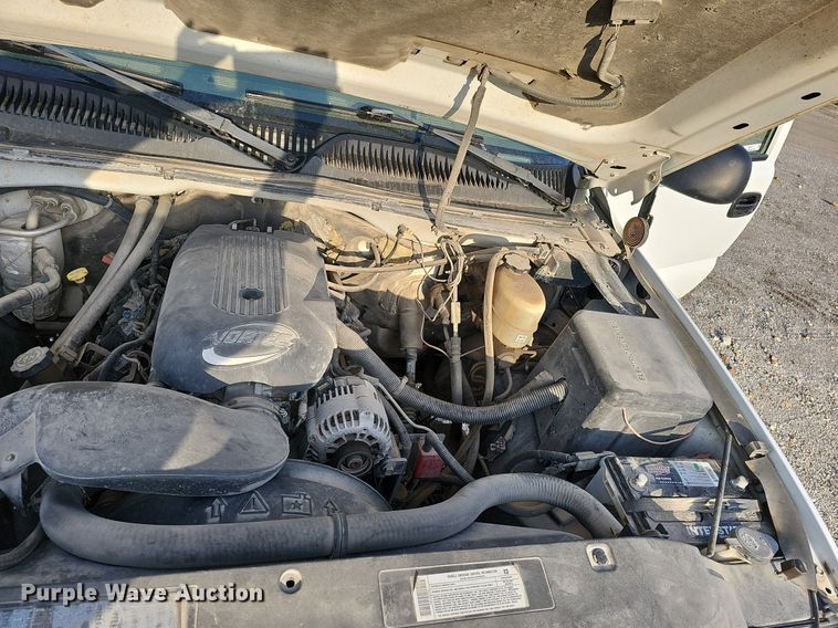 image for item MC9714 2002 Chevrolet Silverado 2500HD  pickup truck