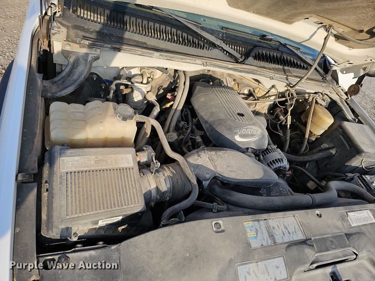 image for item MC9714 2002 Chevrolet Silverado 2500HD  pickup truck