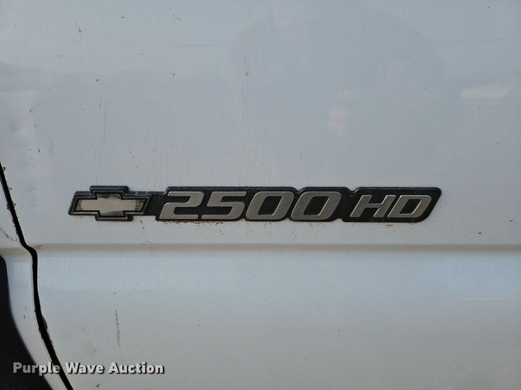 image for item MC9714 2002 Chevrolet Silverado 2500HD  pickup truck