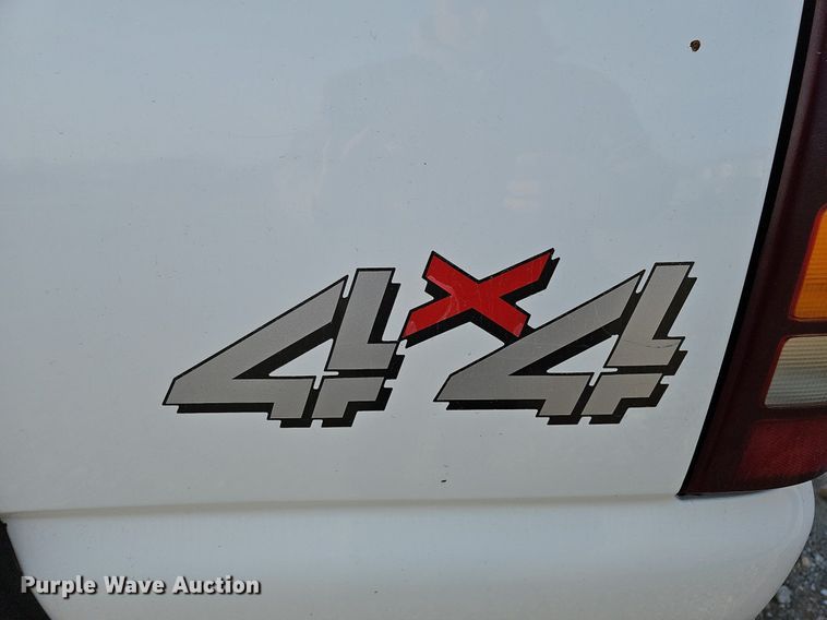 image for item MC9714 2002 Chevrolet Silverado 2500HD  pickup truck