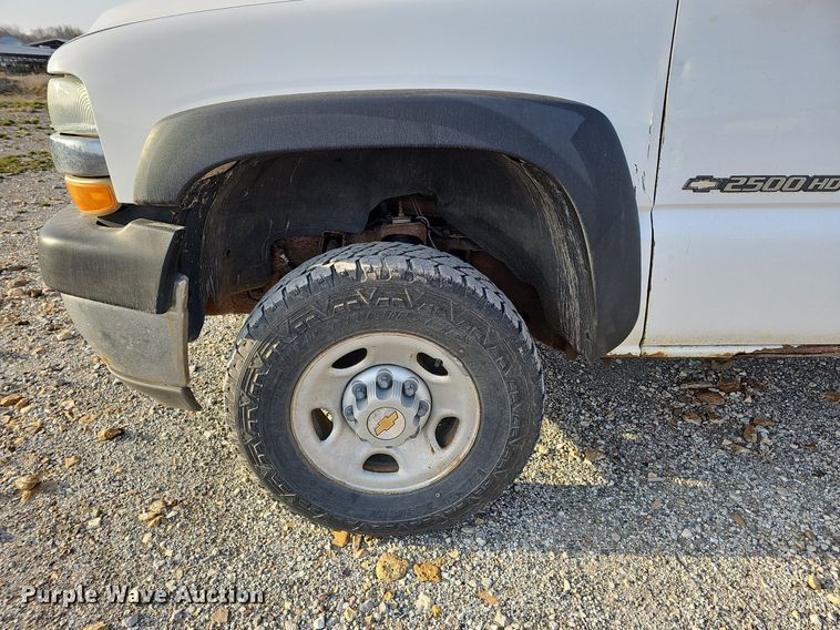 image for item MC9714 2002 Chevrolet Silverado 2500HD  pickup truck