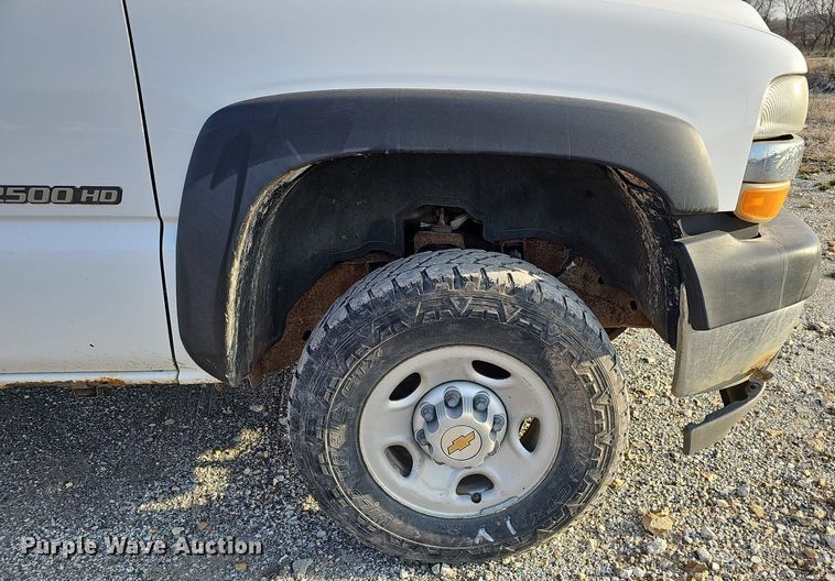 image for item MC9714 2002 Chevrolet Silverado 2500HD  pickup truck