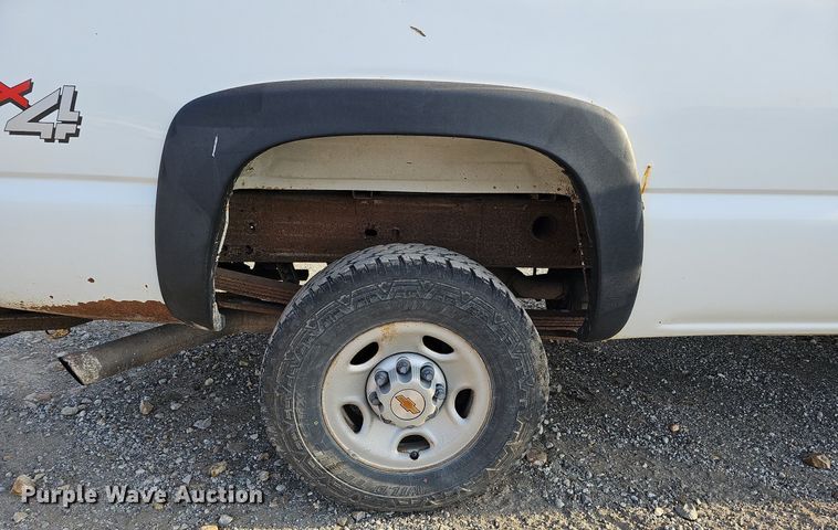 image for item MC9714 2002 Chevrolet Silverado 2500HD  pickup truck