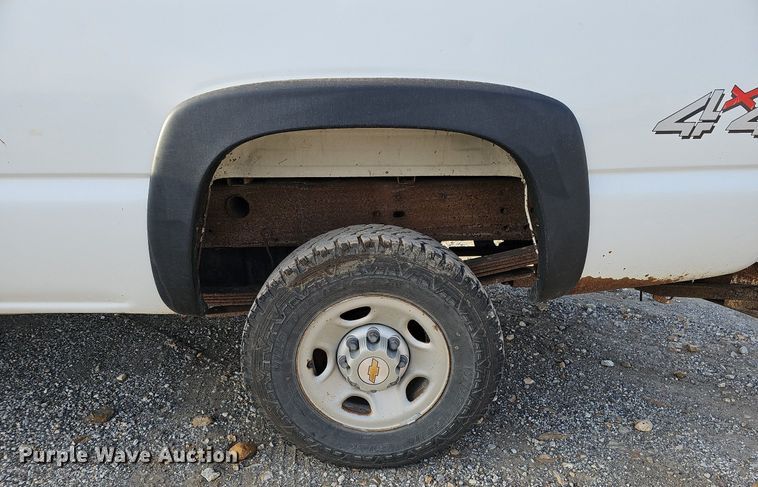 image for item MC9714 2002 Chevrolet Silverado 2500HD  pickup truck