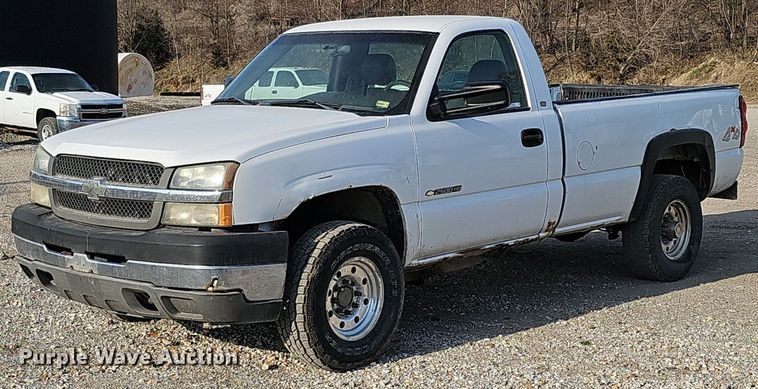 image for item MC9715 2003 Chevrolet Silverado 2500HD  pickup truck