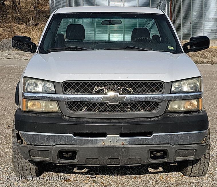 image for item MC9715 2003 Chevrolet Silverado 2500HD  pickup truck