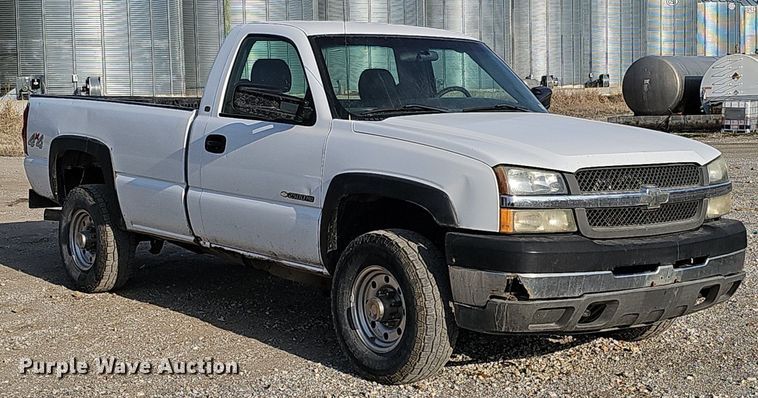 image for item MC9715 2003 Chevrolet Silverado 2500HD  pickup truck