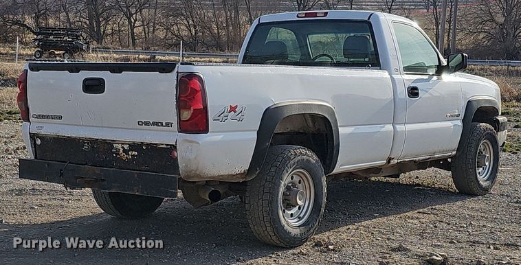 image for item MC9715 2003 Chevrolet Silverado 2500HD  pickup truck