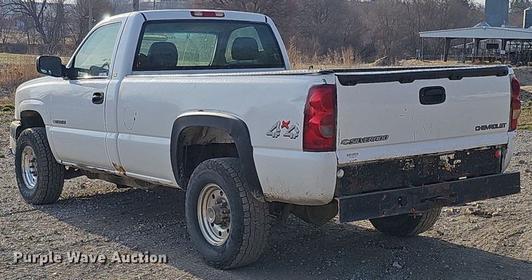 image for item MC9715 2003 Chevrolet Silverado 2500HD  pickup truck
