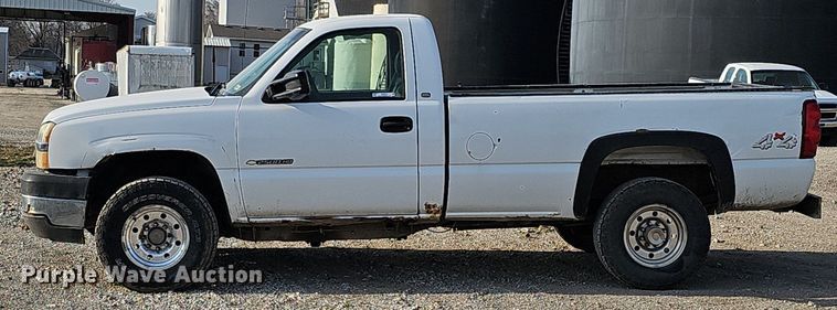 image for item MC9715 2003 Chevrolet Silverado 2500HD  pickup truck