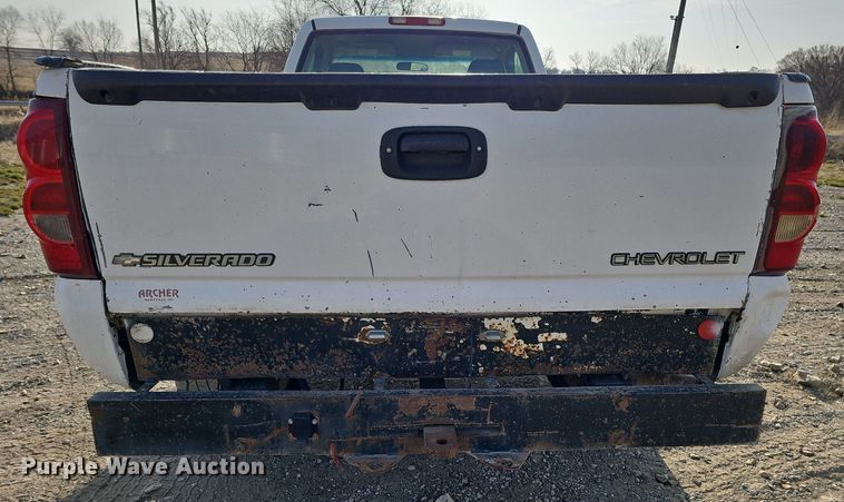 image for item MC9715 2003 Chevrolet Silverado 2500HD  pickup truck