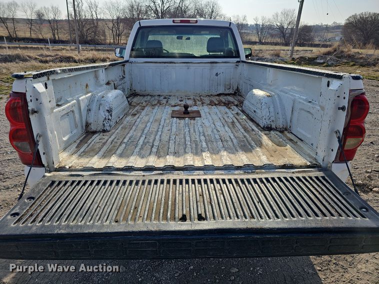 image for item MC9715 2003 Chevrolet Silverado 2500HD  pickup truck