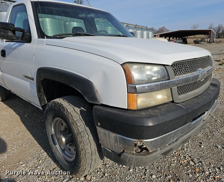image for item MC9715 2003 Chevrolet Silverado 2500HD  pickup truck