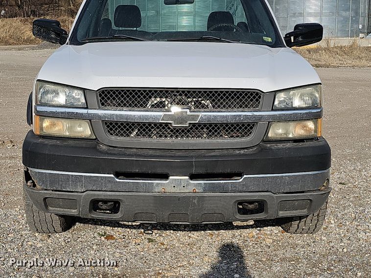image for item MC9715 2003 Chevrolet Silverado 2500HD  pickup truck